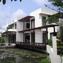 House Khun Pravit (2004)